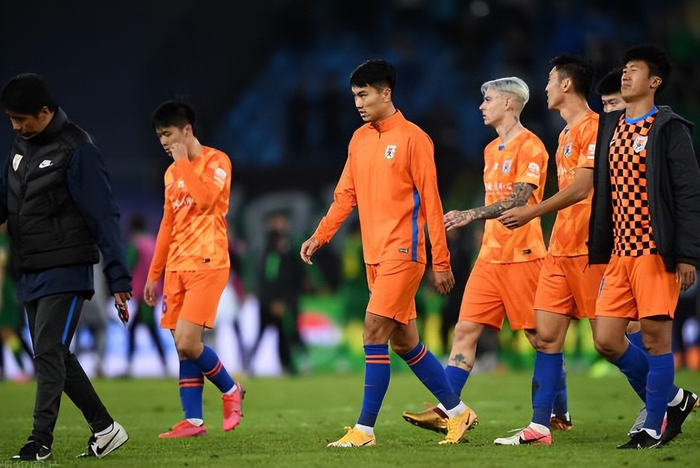 500万彩票网-他曾两次被球迷视为鲁能离队热门,如今却依然能留队,值得期待|陈蒲|中超|重庆|邵佳一|国足_新浪体育_新浪新闻