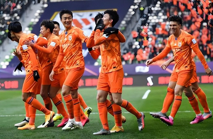 500万彩票网-他曾两次被球迷视为鲁能离队热门,如今却依然能留队,值得期待|陈蒲|中超|重庆|邵佳一|国足_新浪体育_新浪新闻